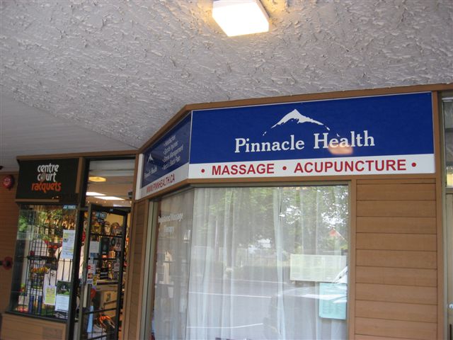 pinnacle health retail sign
